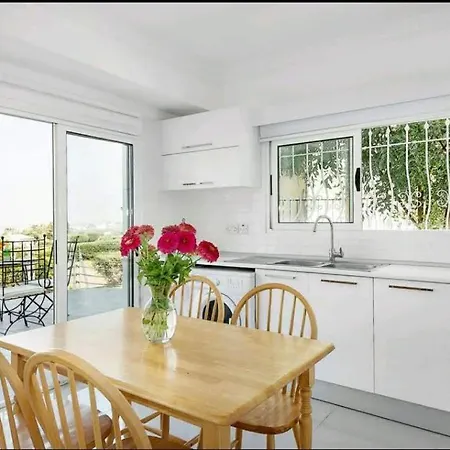 Διαμέρισμα Amazing Sea View -3 Bed Ground Floor Garden *