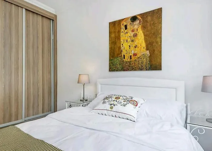 Amazing Sea View -3 Bed Ground Floor Garden Κερύνεια