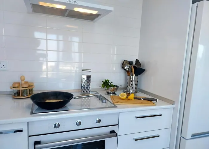 Amazing Sea View -3 Bed Ground Floor Garden *