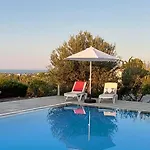 Amazing Sea View -3 Bed Ground Floor Garden Κερύνεια