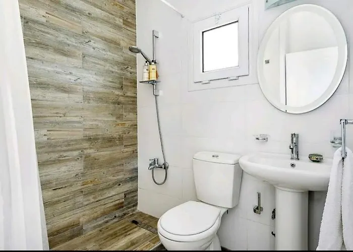 Amazing Sea View -3 Bed Ground Floor Garden 凯里尼亚