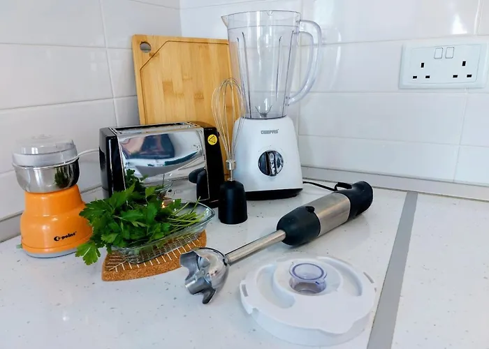 Amazing Sea View -3 Bed Ground Floor Garden 公寓 *