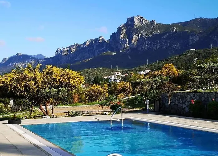 Amazing Sea View -3 Bed Ground Floor Garden 公寓